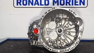 Skontrolowane Skrzynia biegów Renault Master Cena € 1.633,50 Z VAT oferowane przez Automaterialen Ronald Morien B.V.