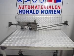 Usagé Moteur + mécanisme d'essuie glace Peugeot 807 2.0 16V Prix € 89,00 Règlement à la marge proposé par Automaterialen Ronald Morien B.V.