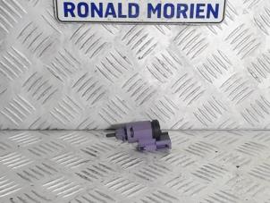 Usados Interruptor de luz de freno Volkswagen Transporter Precio € 5,00 Norma de margen ofrecido por Automaterialen Ronald Morien B.V.