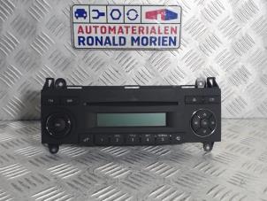 Usados Reproductor de CD y radio Mercedes Sprinter Precio € 125,00 Norma de margen ofrecido por Automaterialen Ronald Morien B.V.