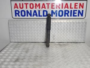 Usados Amortiguador izquierda detrás Opel Movano Precio € 25,00 Norma de margen ofrecido por Automaterialen Ronald Morien B.V.