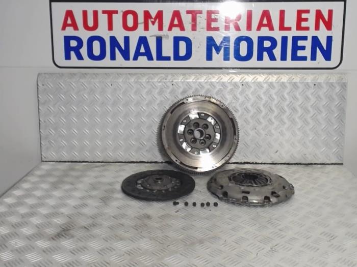 Usagé Kit embrayage (complet) Volkswagen Scirocco (137/13AD) 2.0 TDI 16V Prix € 195,00 Règlement à la marge proposé par Automaterialen Ronald Morien B.V.