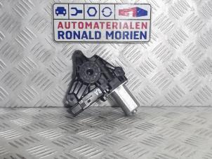 Used Door window motor Volvo V40 (MV) 1.5 T3 16V Geartronic Price € 25,00 Margin scheme offered by Automaterialen Ronald Morien B.V.