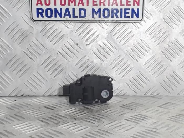 Heizventil Motor van een Volvo V40 (MV) 1.5 T3 16V Geartronic 2018