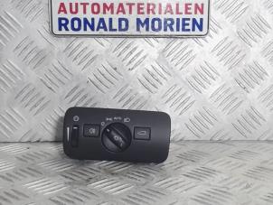 Usagé Commutateur lumière Volvo V40 (MV) 1.5 T3 16V Geartronic Prix € 10,00 Règlement à la marge proposé par Automaterialen Ronald Morien B.V.
