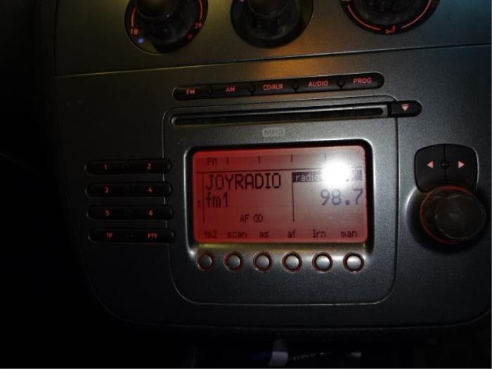 Radio CD Spieler van een Seat Altea (5P1) 1.9 TDI 2006