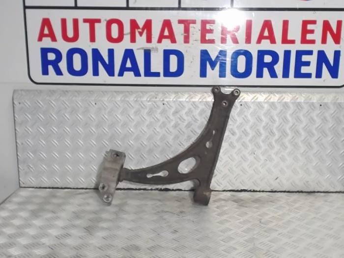 Front wishbone, right from a Seat Altea (5P1) 1.9 TDI 2006