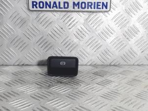 Used Parking brake switch Mercedes A (W176) 2.2 A-220 d 16V Price € 17,50 Margin scheme offered by Automaterialen Ronald Morien B.V.