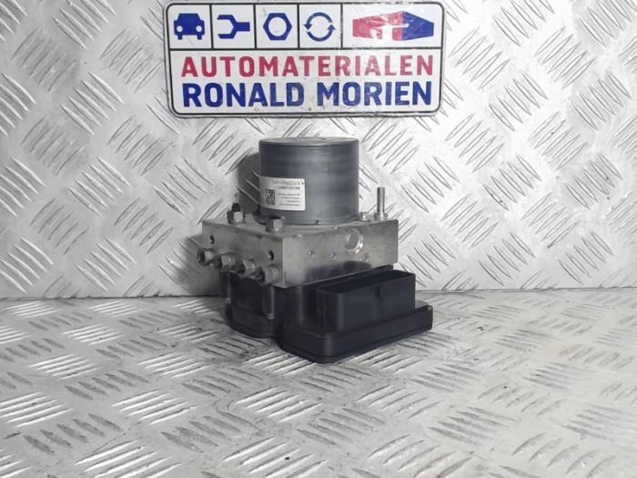 Używane Pompa ABS Peugeot Expert (V1/VA/VB/VE/VF/VT/VY) 2.0 Blue HDi 180 16V Cena € 95,00 Procedura marży oferowane przez Automaterialen Ronald Morien B.V.
