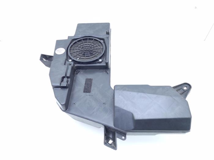 Usagé Caisson de graves Audi A4 Avant (B7) 2.0 TFSI 20V Prix € 39,00 Règlement à la marge proposé par Automaterialen Ronald Morien B.V.