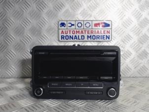 Usagé Radio/Lecteur CD Volkswagen Polo V (6R) Prix € 75,00 Règlement à la marge proposé par Automaterialen Ronald Morien B.V.