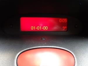 Usados Reloj Peugeot 206 CC (2D) 1.6 16V Precio € 15,00 Norma de margen ofrecido por Automaterialen Ronald Morien B.V.