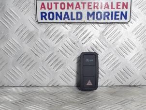 Usados Interruptor de luz de pánico Audi A1 Precio € 15,00 Norma de margen ofrecido por Automaterialen Ronald Morien B.V.