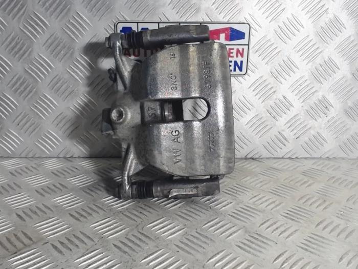 Front brake calliper, left from a Volkswagen Tiguan (AD1) 2.0 TDI 16V BlueMotion Techn.SCR 4Motion 2018
