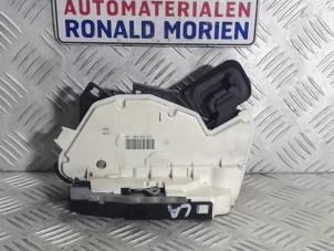 Usagé Serrure portière mécanique 4portes arrière gauche Volkswagen Polo V (6R) Prix € 50,00 Règlement à la marge proposé par Automaterialen Ronald Morien B.V.