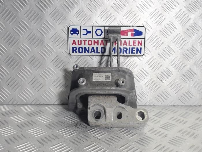 Used Engine mount Volkswagen Golf VII Variant (AUVV) 2.0 TDI 150 16V Price € 35,00 Margin scheme offered by Automaterialen Ronald Morien B.V.