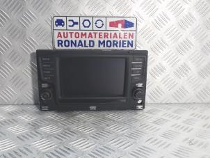 Usagé Display unité de contrôle multi media Volkswagen Golf Prix € 125,00 Règlement à la marge proposé par Automaterialen Ronald Morien B.V.