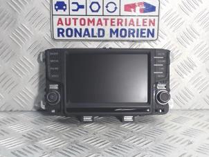 Usagé Display unité de contrôle multi media Volkswagen Polo V (6R) Prix € 175,00 Règlement à la marge proposé par Automaterialen Ronald Morien B.V.