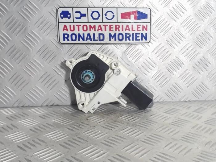Usados Motor de ventanilla de puerta Audi RS 5 (8T3) RS5 4.2 V8 32V Precio € 30,00 Norma de margen ofrecido por Automaterialen Ronald Morien B.V.