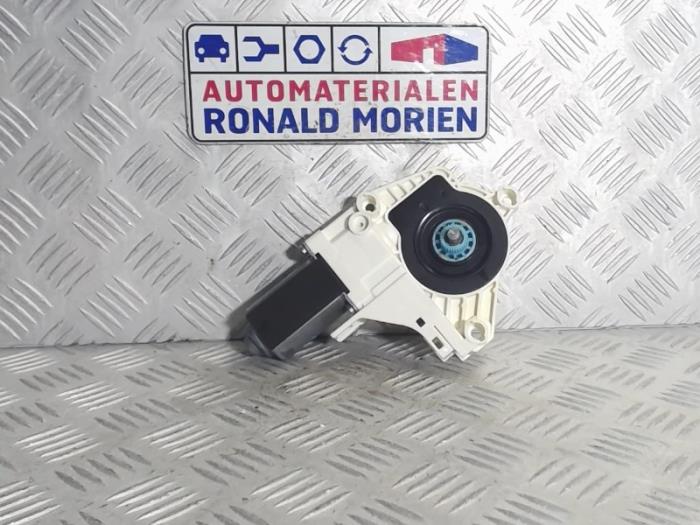 Usados Motor de ventanilla de puerta Audi RS 5 (8T3) RS5 4.2 V8 32V Precio € 35,00 Norma de margen ofrecido por Automaterialen Ronald Morien B.V.