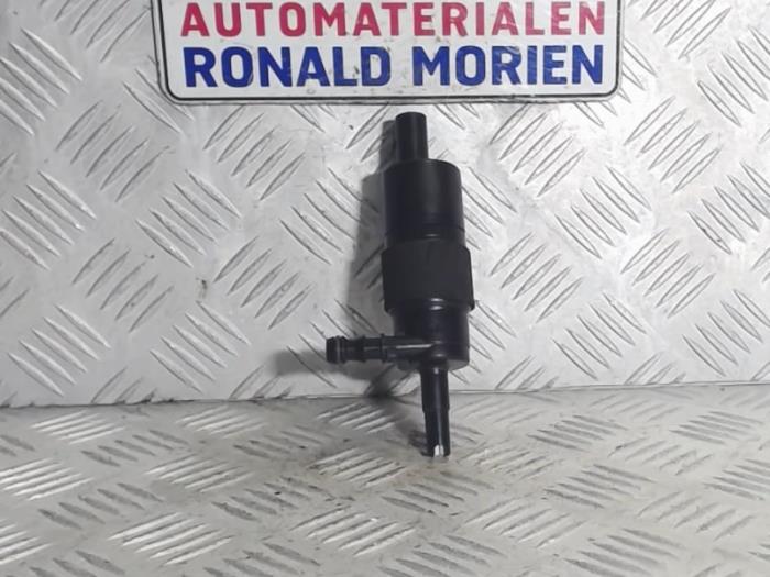 Używane Pompa spryskiwacza reflektorów Audi RS 5 (8T3) RS5 4.2 V8 32V Cena € 10,00 Procedura marży oferowane przez Automaterialen Ronald Morien B.V.