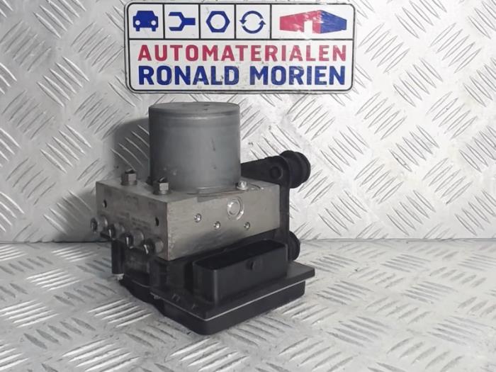Usagé Bloc ABS Audi RS 5 (8T3) RS5 4.2 V8 32V Prix € 250,00 Règlement à la marge proposé par Automaterialen Ronald Morien B.V.