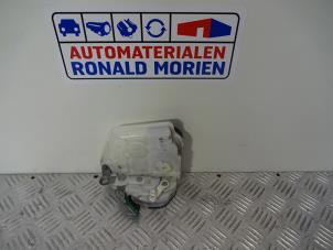 Używane Mechanizm blokady drzwi lewych wersja 2-drzwiowa Mazda 2 (DE) 1.3 16V S-VT Cena € 30,00 Procedura marży oferowane przez Automaterialen Ronald Morien B.V.
