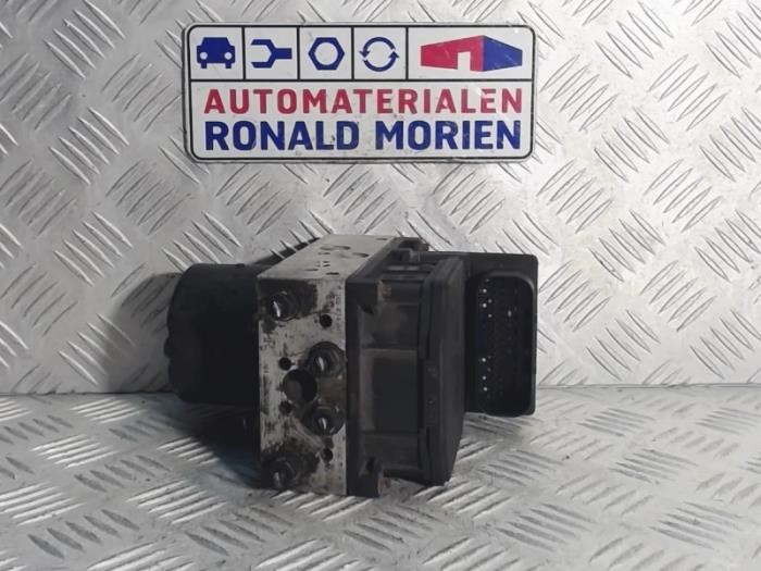 Używane Pompa ABS Skoda Fabia (6Y5) 1.9 TDi Cena € 50,00 Procedura marży oferowane przez Automaterialen Ronald Morien B.V.