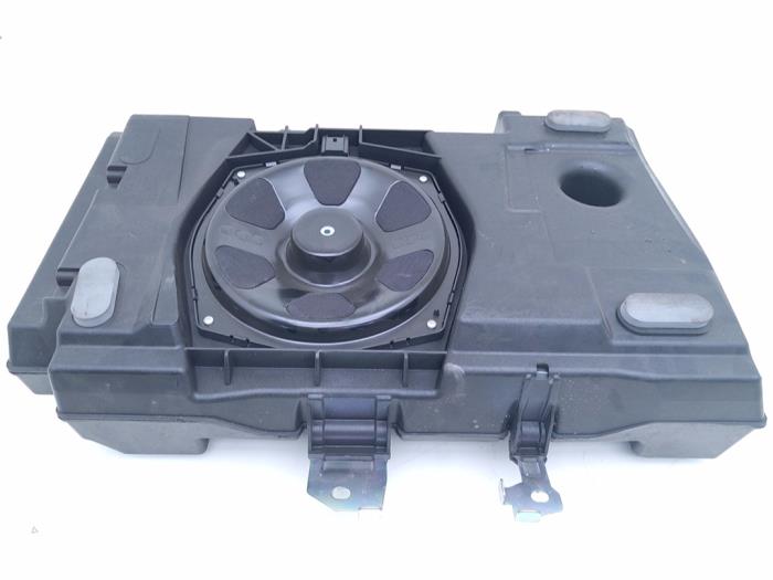 Używane Subwoofer Landrover Range Rover Evoque (LVJ/LVS) 2.2 SD4 16V 5-drs. Cena € 45,00 Procedura marży oferowane przez Automaterialen Ronald Morien B.V.