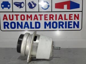 Used Engine mount Volkswagen Touareg (7PA/PH) 3.0 TDI V6 24V Price € 90,75 Inclusive VAT offered by Automaterialen Ronald Morien B.V.