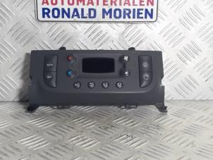 Usados Panel de control de calefacción Renault Clio II (BB/CB) 1.4 16V Precio € 15,00 Norma de margen ofrecido por Automaterialen Ronald Morien B.V.