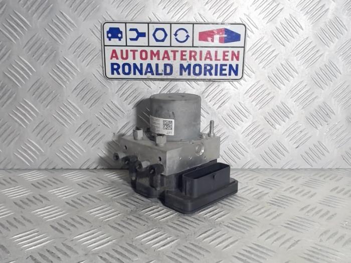 ABS pump from a Opel Karl 1.0 12V 2017