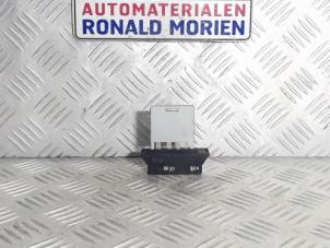 Usados Resistencia de calefactor Opel Karl 1.0 12V Precio € 9,00 Norma de margen ofrecido por Automaterialen Ronald Morien B.V.