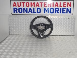 Usagé Volant Opel Karl 1.0 12V Prix € 95,00 Règlement à la marge proposé par Automaterialen Ronald Morien B.V.