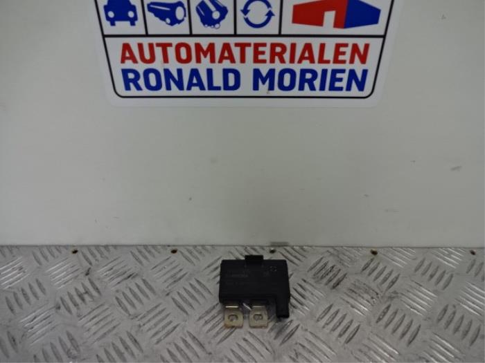 Usagé Divers Volvo V40 Cross Country (MZ) 1.5 T3 16V Geartronic Prix € 25,00 Règlement à la marge proposé par Automaterialen Ronald Morien B.V.