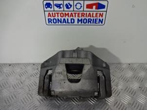 Usagé Etrier de frein (pince) avant gauche Volvo V40 Prix € 55,00 Règlement à la marge proposé par Automaterialen Ronald Morien B.V.