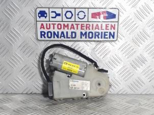 Used Sunroof motor Skoda Fabia (6Y5) 1.9 TDi Price € 49,00 Margin scheme offered by Automaterialen Ronald Morien B.V.