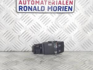 Used Steering wheel mounted radio control Dacia Duster (HS) 1.5 dCi Price € 10,00 Margin scheme offered by Automaterialen Ronald Morien B.V.