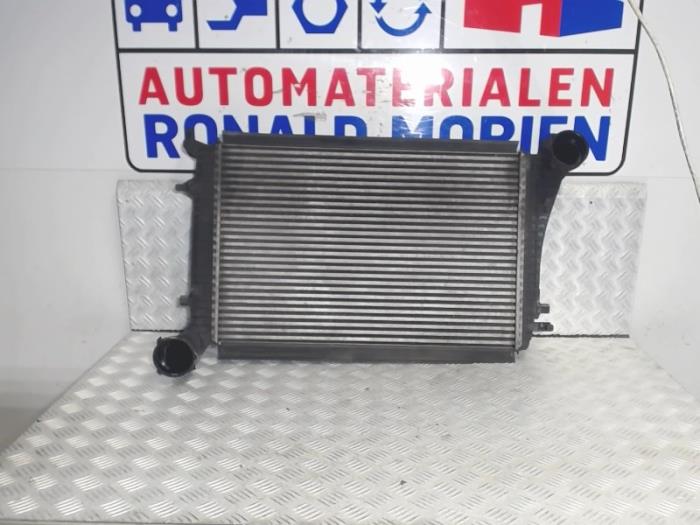 Usagé Intercooler Volkswagen Passat (3C2) 2.0 TDI 140 Prix € 55,00 Règlement à la marge proposé par Automaterialen Ronald Morien B.V.