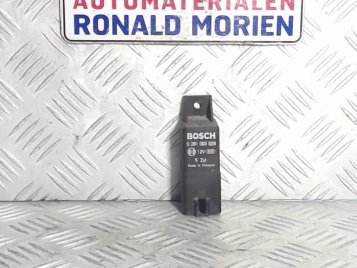 Volkswagen Crafter Glow plug relays stock