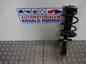 Used Front shock absorber rod, left Renault Captur (2R) 1.5 Energy dCi 110 FAP Price € 85,00 Margin scheme offered by Automaterialen Ronald Morien B.V.