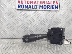 Używane Przelacznik kierunkowskazu Renault Captur (2R) 1.5 Energy dCi 110 FAP Cena € 39,00 Procedura marży oferowane przez Automaterialen Ronald Morien B.V.