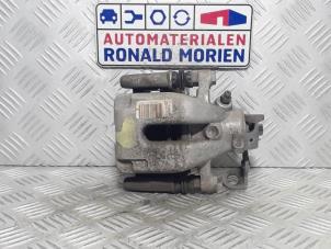 Usagé Etrier de frein (pince) arrière gauche Opel Crossland/Crossland X 1.2 12V Prix € 49,00 Règlement à la marge proposé par Automaterialen Ronald Morien B.V.