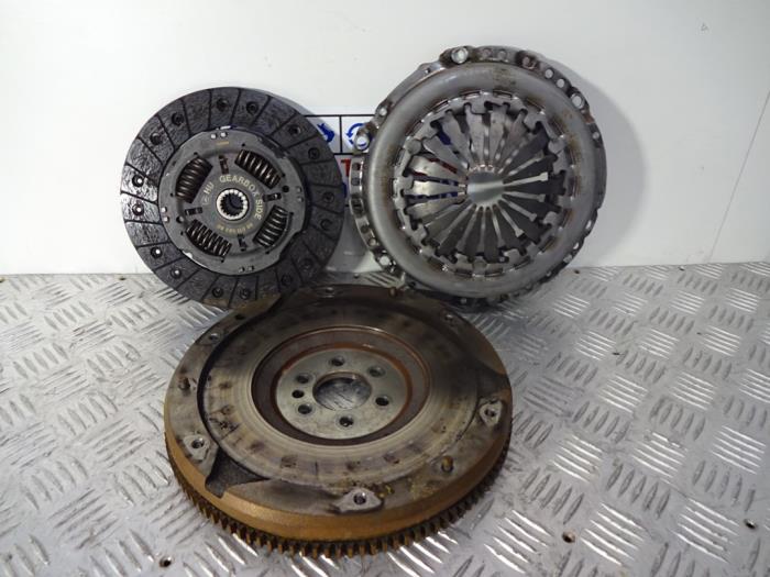 Clutch kit (complete) from a Opel Crossland/Crossland X 1.2 12V 2018