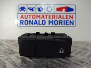Used Switch Opel Crossland/Crossland X 1.2 12V Price € 15,00 Margin scheme offered by Automaterialen Ronald Morien B.V.
