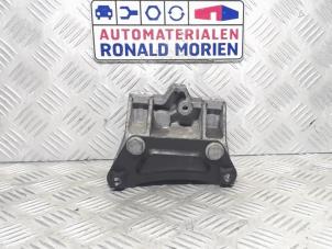 Used Gearbox mount Volkswagen Golf V (1K1) 1.6 FSI 16V Price € 20,00 Margin scheme offered by Automaterialen Ronald Morien B.V.