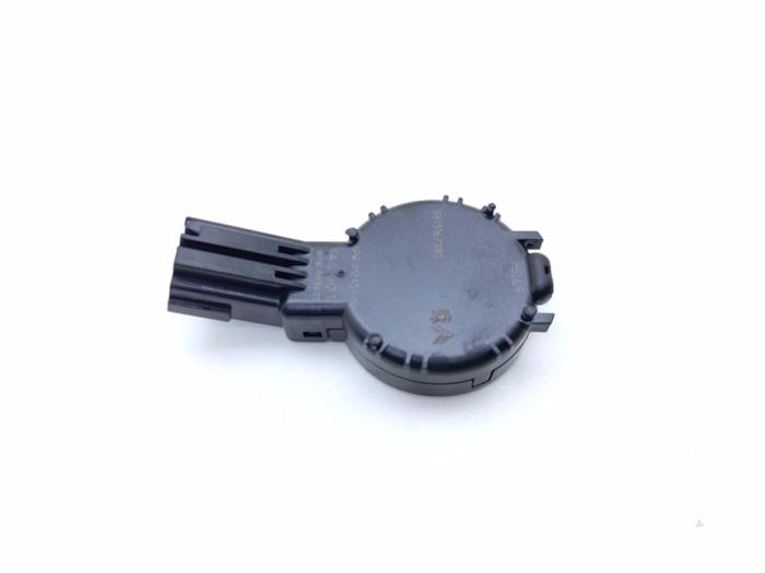 Begagnade Regnsensor Opel Crossland (X) 1.2 12V Pris € 25,00 Marginaltabell erbjuds av Automaterialen Ronald Morien B.V.