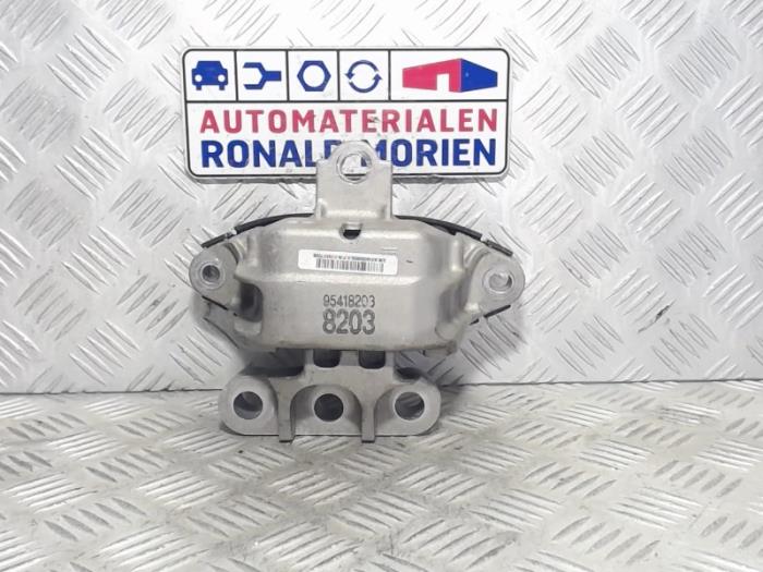 Usagé Support moteur Opel Mokka/Mokka X 1.4 Turbo 16V 4x2 Prix € 45,00 Règlement à la marge proposé par Automaterialen Ronald Morien B.V.
