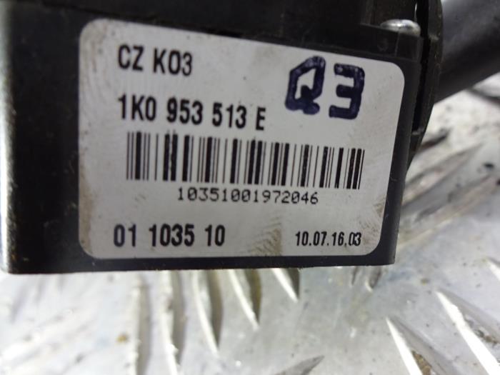 Commutateur feu clignotant d'un Volkswagen Caddy III (2KA,2KH,2CA,2CH) 1.9 TDI 4Motion 2011