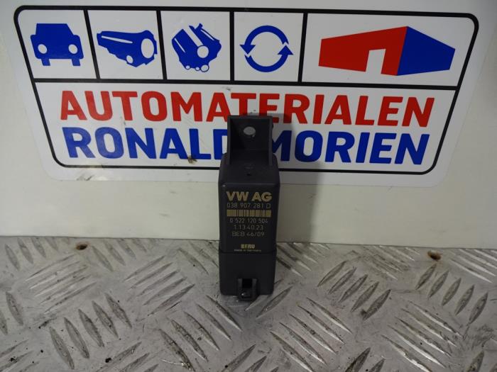 Glow plug relay Volkswagen Caddy Combi III 1.6 TDI 16V 038907281D